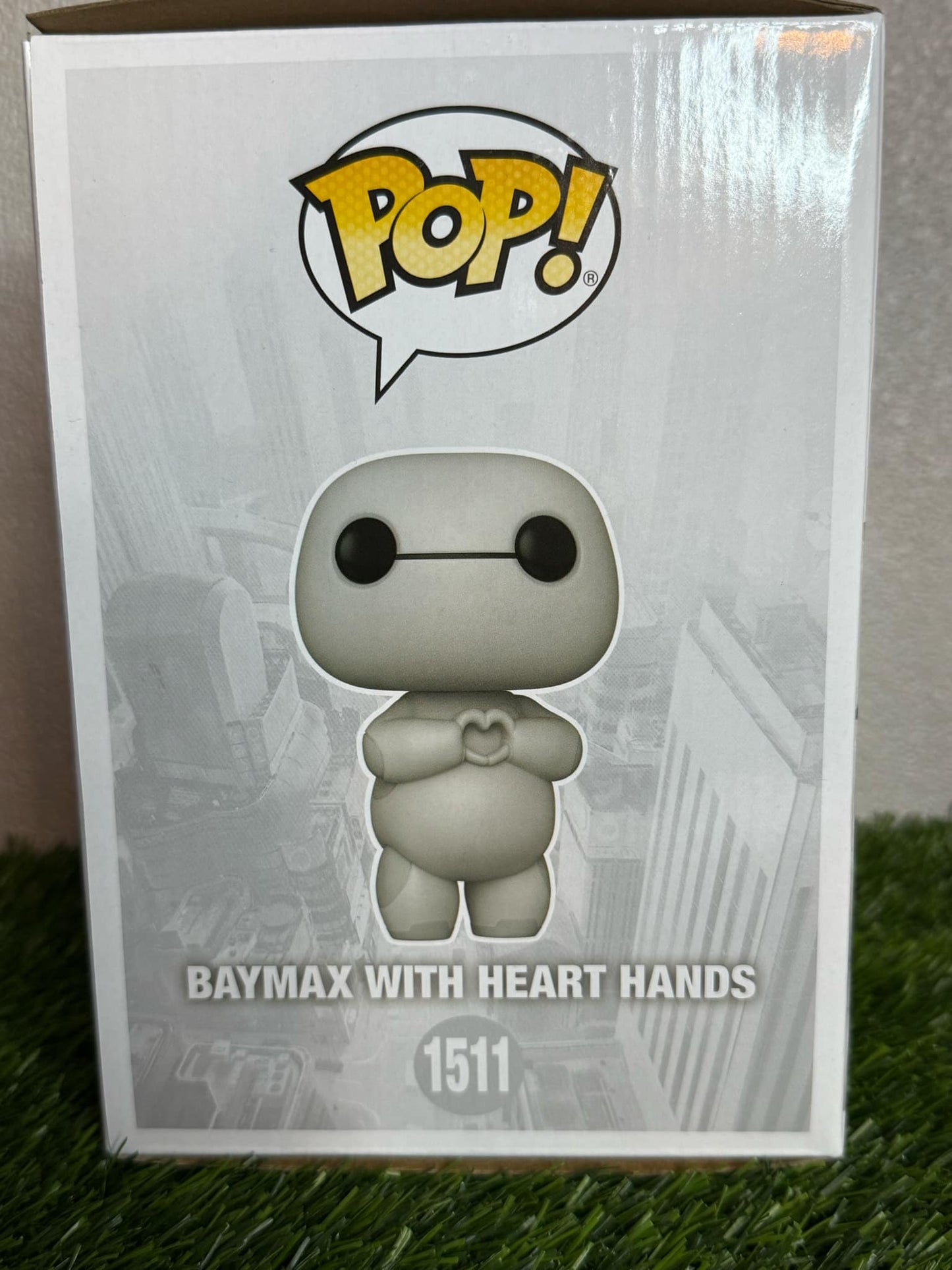 Baymax w/ heart hands Big hero 6 funko