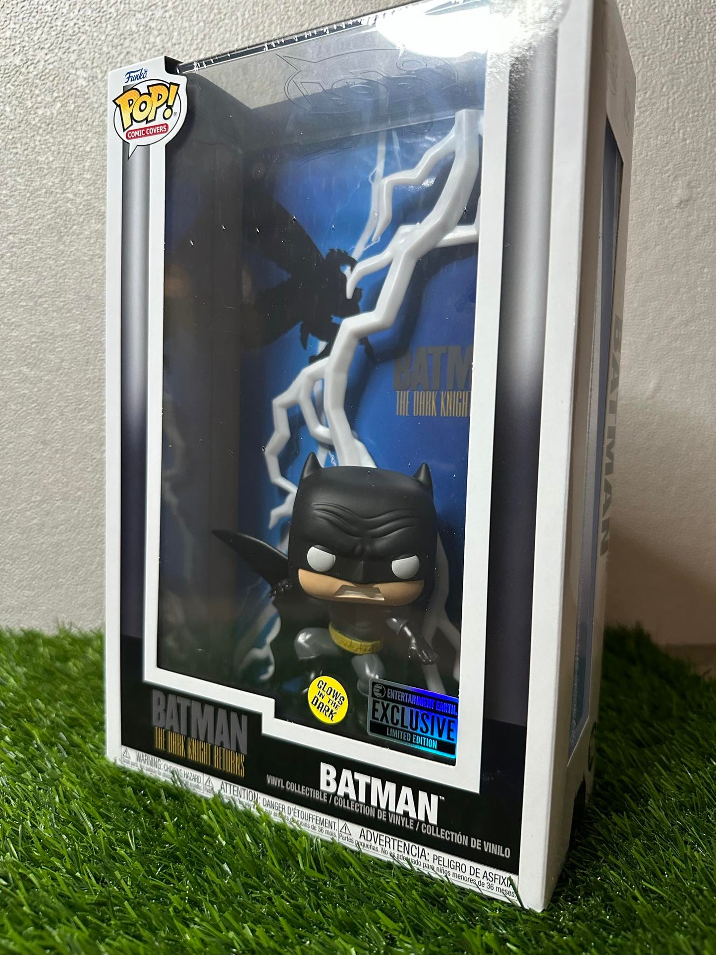 Batman the dark knight returns GITD Funko POP! Comic Cover